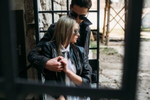 Eifersucht In Einer Offenen Beziehung – Wie Paare mit Eifersucht in offenen Beziehungen umgehen können