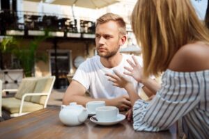 Ständige Unterstellungen In Der Beziehung – Wie man mit Misstrauen und Vorwürfen umgeht