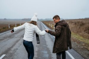 Nach Fremdgehen die Beziehung retten – Wie Paare nach einem Seitensprung Vertrauen aufbauen können