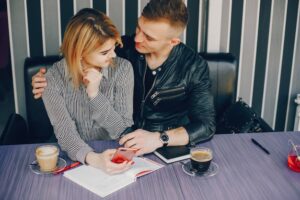 Wie kann man seinen Crush anschreiben? Die besten Tipps für eine sympathische erste Nachricht