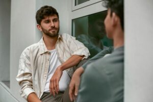 Warum kann ein Mann seine Gefühle nicht zeigen? Psychologische Hintergründe und Tipps für mehr Offenheit